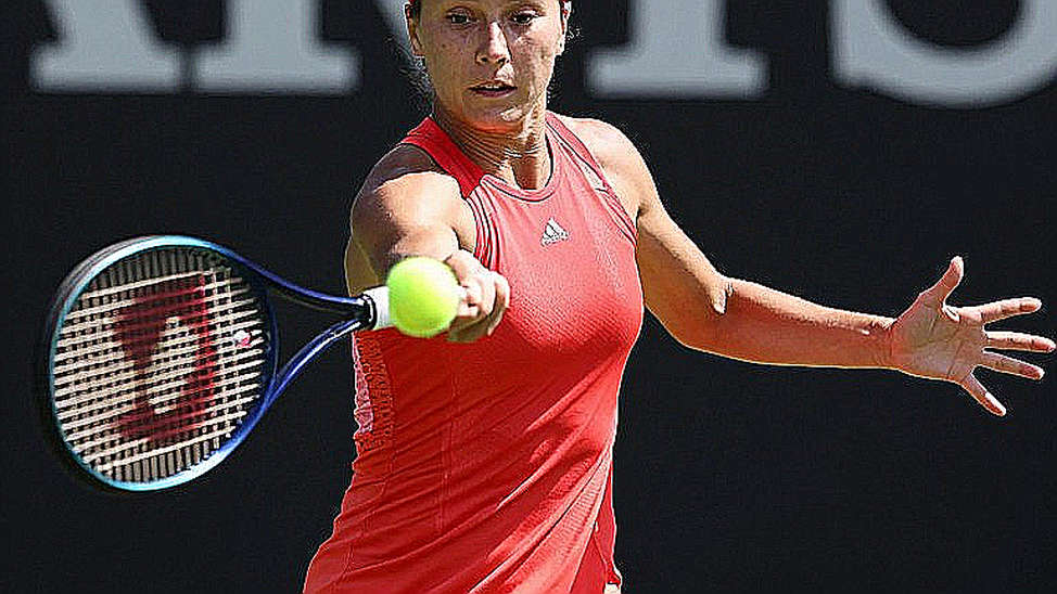 Neck Injury Forces Rybakina Out of Tokyo, Fernandez Advances via Walkover